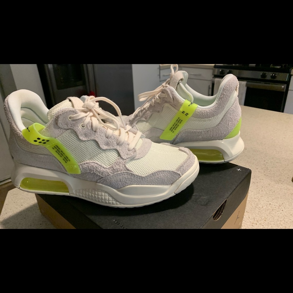 🎉HOST PICK 🎉Woman’s Jordan Ma2 Nike Sneakers 💚